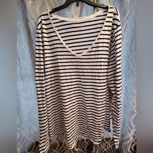 Old Navy relaxed long sleeve top. Size XXL